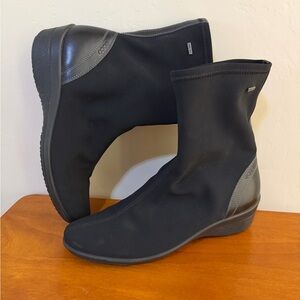 Ecco Soft Wedge Gore-TEX women's black ankle boots size 8.5